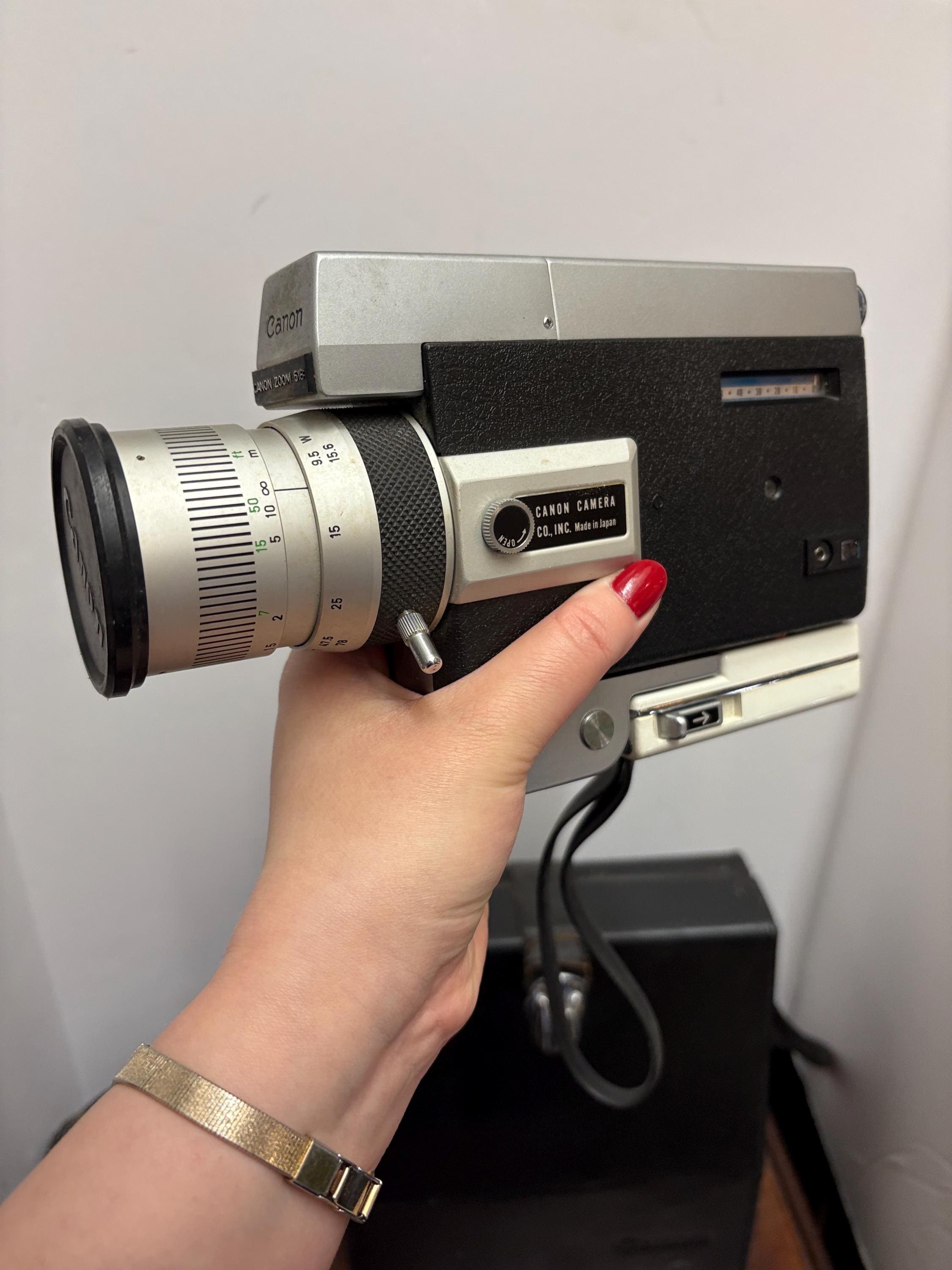 Canon Camera Company Inc カメラ 1960年代製 キヤノン オートズーム518 スーパー8カメラ（ケース付き
