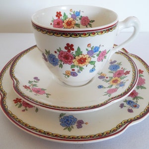 Johnson Bros Pareek Vintage Teacup Trio. 1930s Cream Coloured Tea Cup, Saucer and Cake Plate With Pretty Flowers. Ideal Tea For One Gift