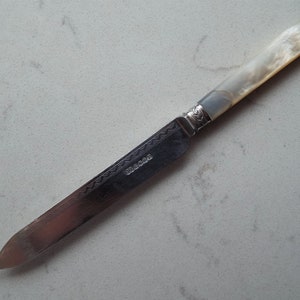 Antique Butter Knife. 1900s English Silver Plate Butter Knife With Mother Of Pearl Handle. Perfect For An Afternoon Tea Party Or Cream Tea