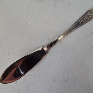 Vintage Butter Knife. 1950s English Silver Plate Butter Knife With Flower Pattern Handle. Perfect For An Afternoon Tea Party Or Cream Tea image 3