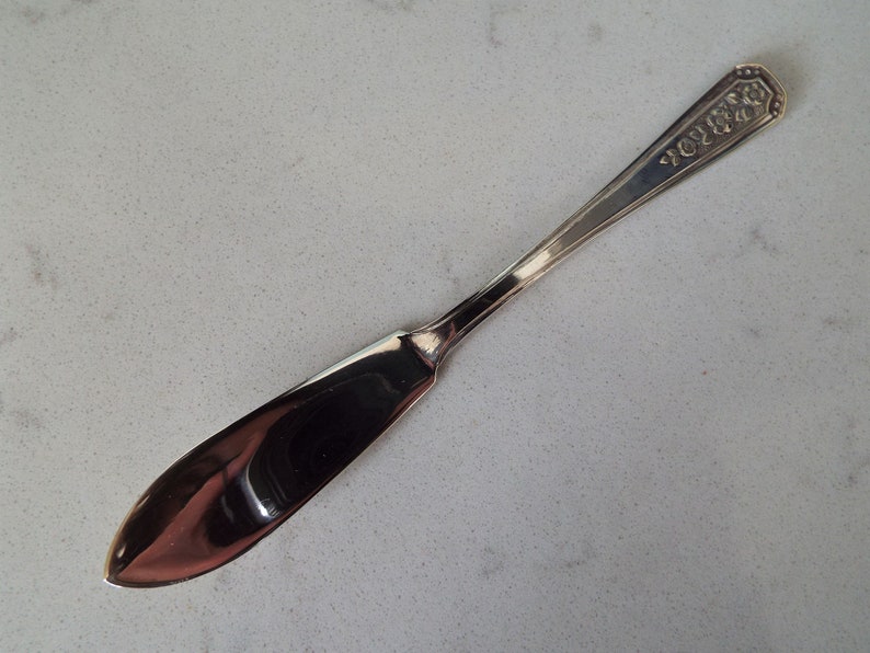 Vintage Butter Knife. 1950s English Silver Plate Butter Knife With Flower Pattern Handle. Perfect For An Afternoon Tea Party Or Cream Tea image 3