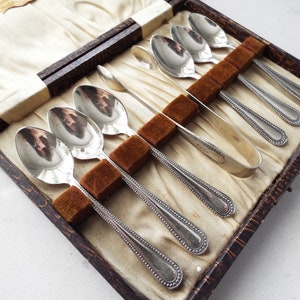 Vintage Teaspoon And Sugar Tongs Set. Boxed Set of Six English Silver Plated Tea Spoons And Sugar Nips. For A Vintage Afternoon Tea Party