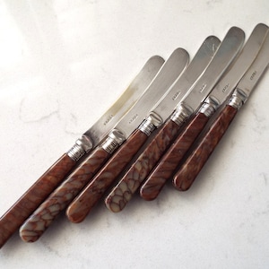 Vintage Butter Knives With Brown Plastic Handles. 1940s Set of 6 Tea Knives. English Silver Plated Blades. Perfect For A Vintage Tea Party
