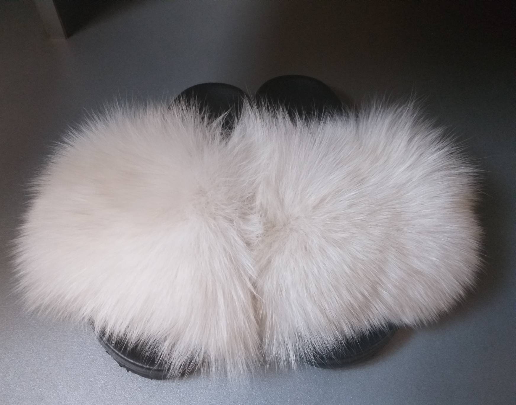 EXTRA FLUFFY FOX Fur Slides!Brand New Real Natural Genuine Fur!