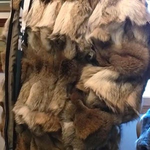 MEN&#39;S COYOTE FUR coat!Brand New Real Natural Genuine Fur!