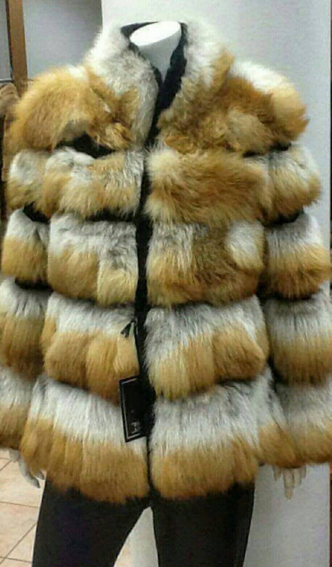 美品◯【THINK FUR 】FOX LIKE FUR JACKET Womens Fox Fur Crop Jacket with Hood for Warmth and Fashion