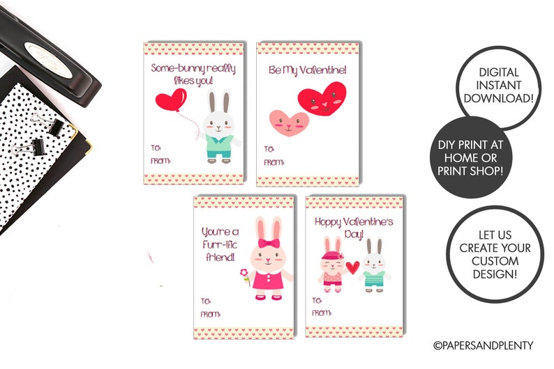 Puede incluir: Cuatro tarjetas de San Valent&iacute;n imprimibles con lindas ilustraciones de conejos. Las tarjetas tienen un esquema de color rosa y blanco con corazones y un patr&oacute;n de puntos. El texto en las tarjetas dice: "Some-bunny really likes you!" "Be My Valentine!" "You're a Furr-ific friend!" y "Happy Valentine's Day!"