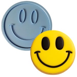 Smiley Face Emoji Cookie Cutter Detailed - SHARP EDGES - FAST Shipping - Choose Your Own Size!