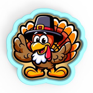 Puede incluir: Un pavo de dibujos animados con un sombrero de peregrino, cuerpo marrón, papada roja y plumas naranja y amarillas. El pavo sonríe y tiene ojos grandes. La imagen es un cortador de galletas.