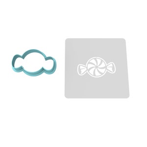 Puede incluir: Un cortador de galletas de pl&aacute;stico azul claro con forma de caramelo con un dise&ntilde;o de espiral. Se muestra una plantilla gris con el mismo dise&ntilde;o de caramelo junto al cortador.