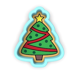 Könnte beinhalten: Ein blauer Plastik-Ausstecher in Form eines Weihnachtsbaums mit einem roten Band und grünen und gelben Verzierungen.