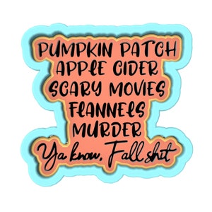 Könnte beinhalten: Ein hellblauer und orangefarbener Aufkleber mit dem Text "Pumpkin Patch, Apple Cider, Scary Movies, Flannels, Murder, Ya know, Fall shit."