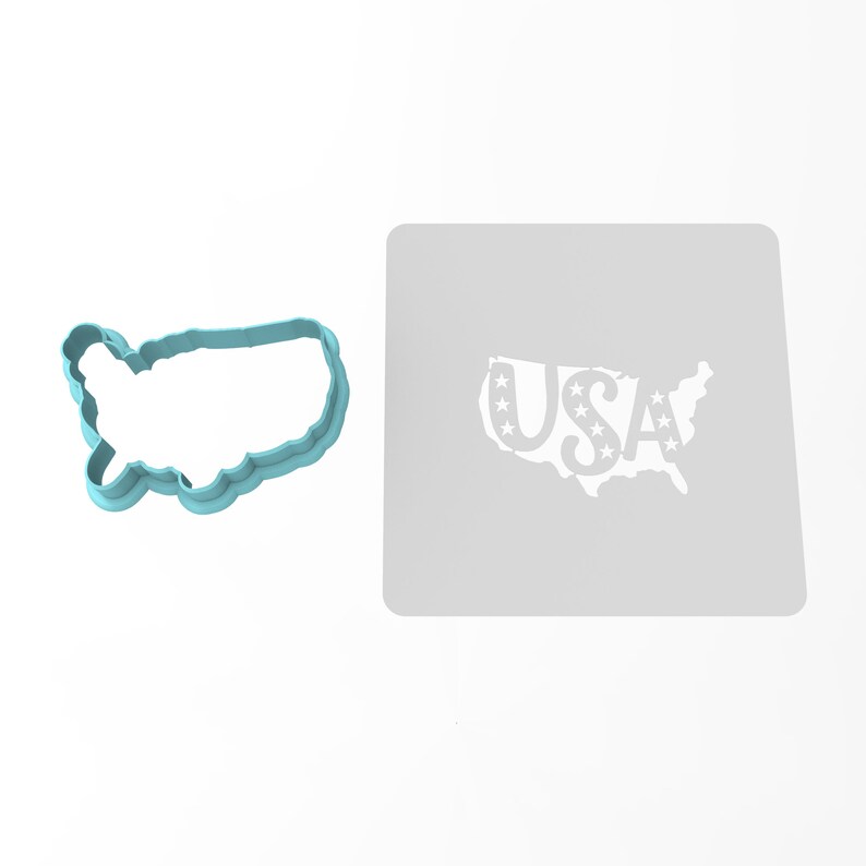 Pu&ograve; includere: Un tagliapasta in plastica blu chiaro a forma degli Stati Uniti d'America. Accanto al tagliapasta &egrave; mostrato uno stencil bianco con il contorno degli Stati Uniti e la parola "USA" con stelle all'interno delle lettere.