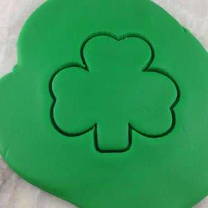Three Leaf Clover Cookie Cutter Outline - SHARP EDGES - FAST Shipping - Choose Your Own Size!