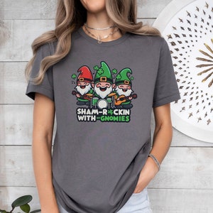 Shamrockin with my gnomies Women&#39;s St Patricks Tshirt