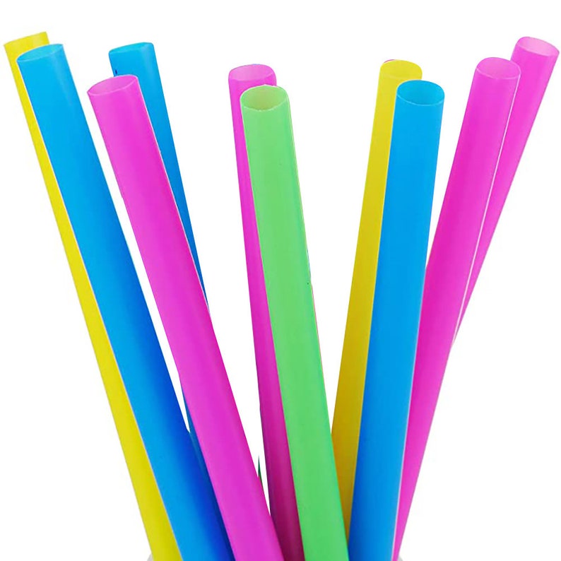 Puede incluir: Un conjunto de pajitas para beber de pl&aacute;stico de colores vivos, amarillo, azul, verde y rosa.