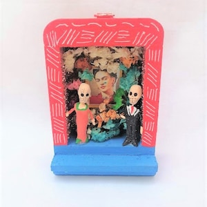 mexican nicho,  small nicho with Frida and skulls, shadow box, nicho with skulls, small box with skulls, day of the dead, gay pride