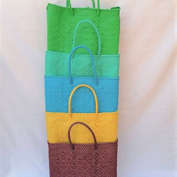 small oaxacan handwoven plastic tote, mercado bag, mexican bags, handwoven bags, mexican plastic bag