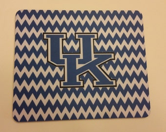 SOAR NCAA Wireless Cell Phone Charging Stand And Desktop Organizer Kentucky Wildcats