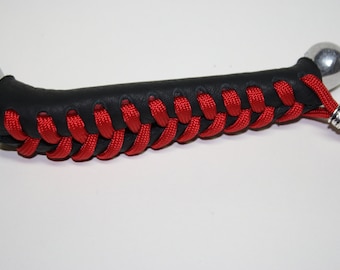 Schwarze Leder Motorrad Hebelbezüge mit roter Paracord Spitze mit Perlen, passend für die original Harley Davidson Hebel