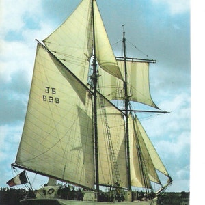 Vintage Postcard of Sailing Ship, Les Grands Voiliers BELLE POULE of France   S78