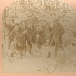 Cartão de estereoscópio antigo para homens e mulheres CAÇANDO com CÃES Kilburn, Littleton, NH #27
