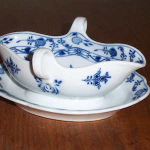 Meissen Blue Onion China Gravy or Sauce Boat with attached Under plate and 2 Handles Meissen mark hand painted cobalt blue on white image 1