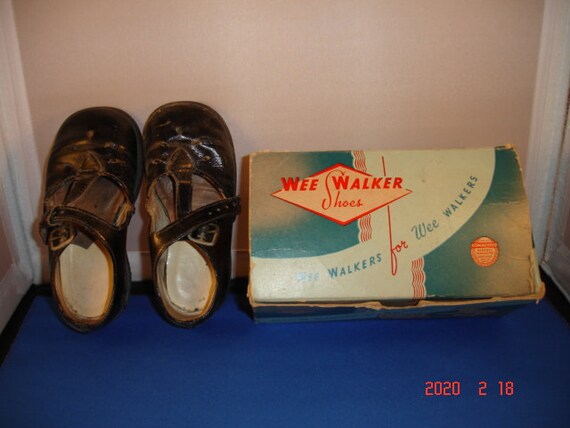 Vintage Pair Baby Shoes Wee Walkers Original Box B