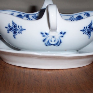 Meissen Blue Onion China Gravy or Sauce Boat with attached Under plate and 2 Handles Meissen mark hand painted cobalt blue on white image 3