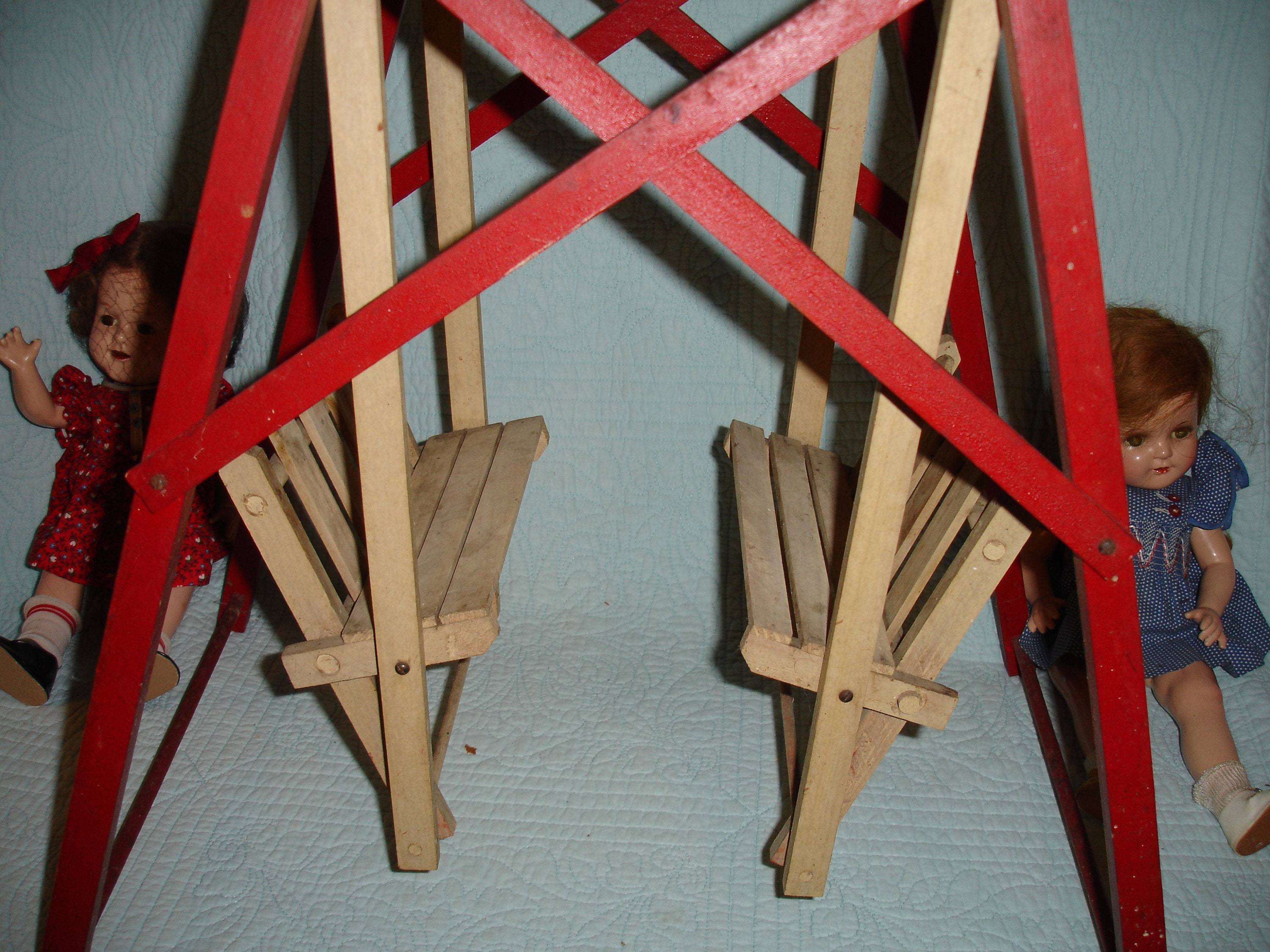 Grande Balançoire Ancienne Pour Poupée – Bois Vert – Années 1950 (30 Cm) – France
