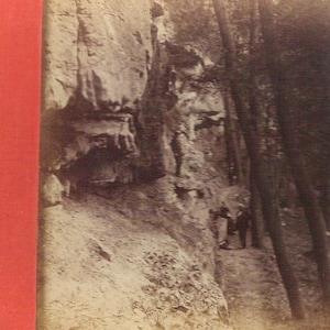 Zeldzame antieke stereoscoop kaart CASTLE ROCK, Nelts(?) Retraite, Toeristen (Castle Rock State Park Santa Cruz, CA?) D. Filson & Zoon 1880-1889 #23