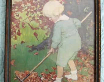 Lámina antigua enmarcada de Jessie Willcox Smith de la década de 1920: Niño rastrillando hojas en otoño.