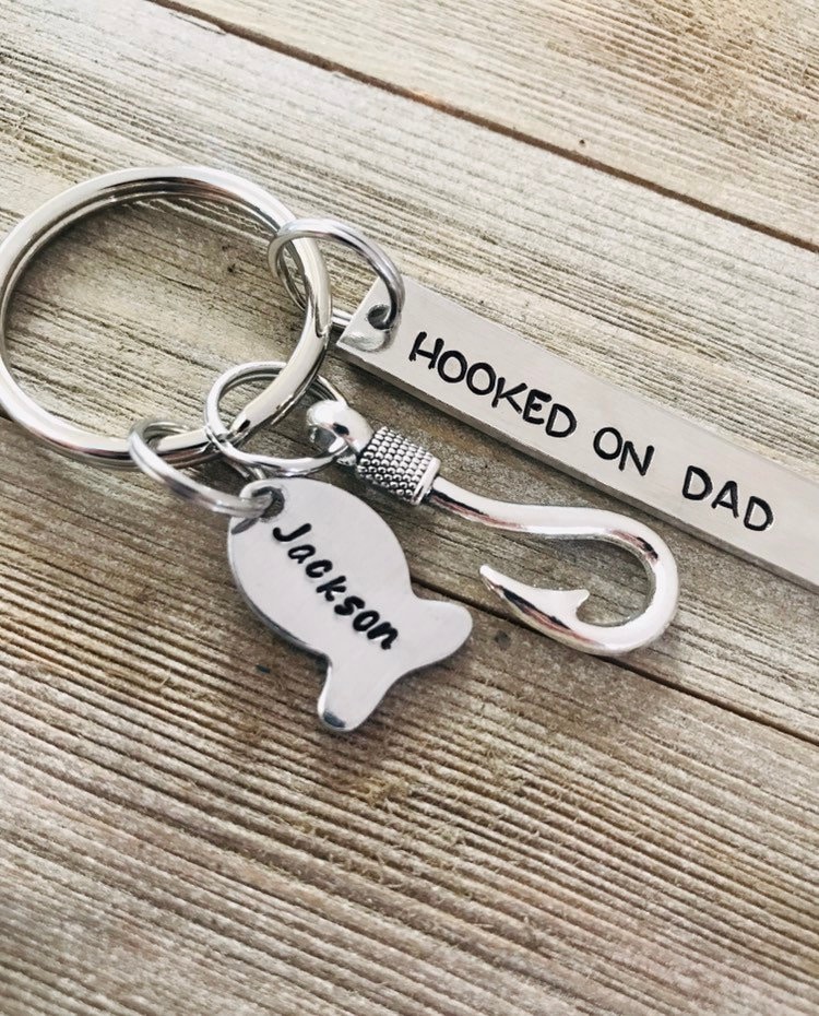 Fish Personalized Hooked on Daddy key ring - Key chain - Father's…