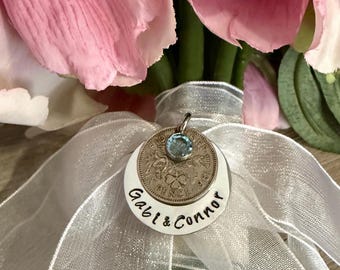 Ramo de novia de seis peniques de la suerte, personalizado, de cristal azul, para compromiso, boda, algo azul, algo antiguo, plata u oro.