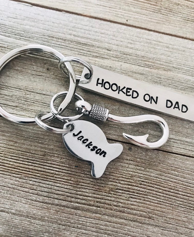 Engraved Gift Fishing Key chain Grandpa Papa Father/'s Day Gift for Dad Fish Personalized Hooked on Daddy key ring Daddy