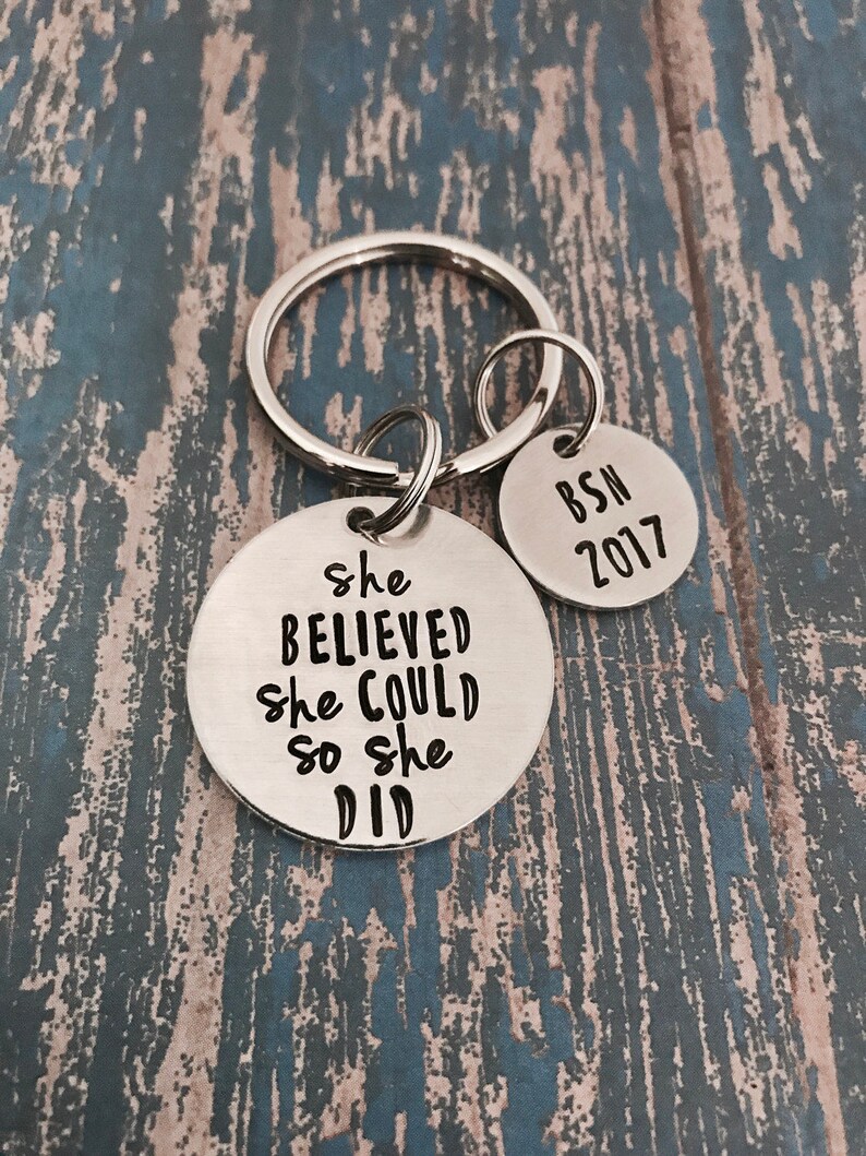 Gifts For Nurses Nurse Doctor Appreciation Keychain - Heart, Cap, Syringe & Stethoscope Charms Medical Themed Keychain Gift - Foto 6