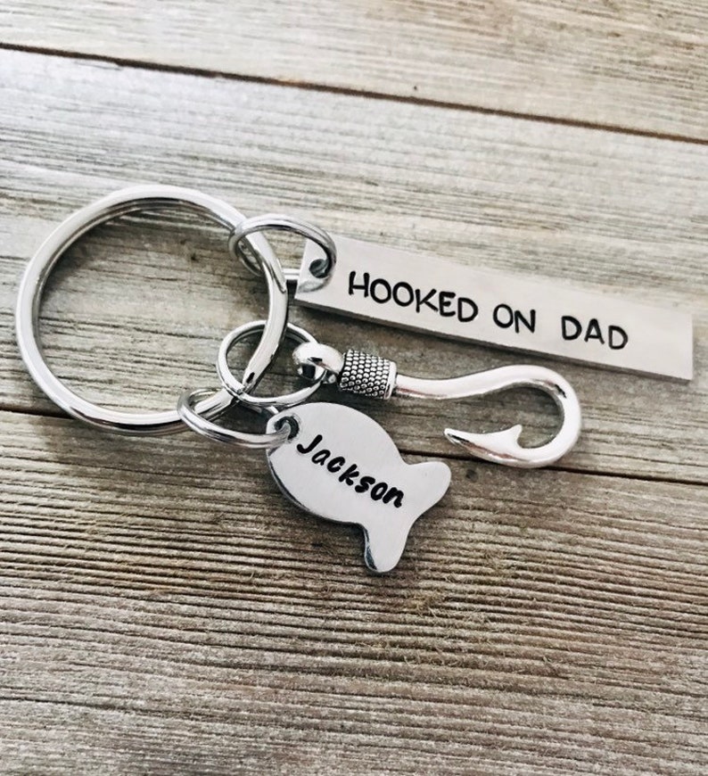 Engraved Gift Fishing Key chain Grandpa Papa Father/'s Day Gift for Dad Fish Personalized Hooked on Daddy key ring Daddy