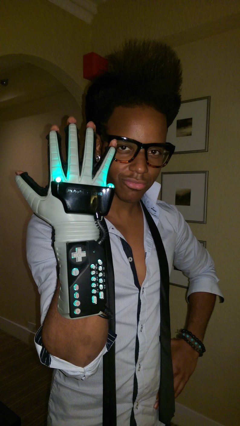 Wearable LED Nintendo Power Glove image 1