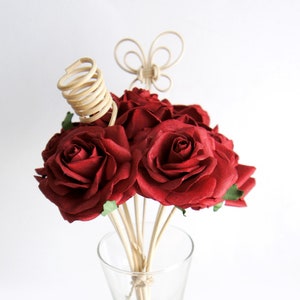 Plawanature Bouquet di fiori in carta di gelso con rose rosse e diffusore a bastoncini per profumare la casa (mazzo da 7 rose).