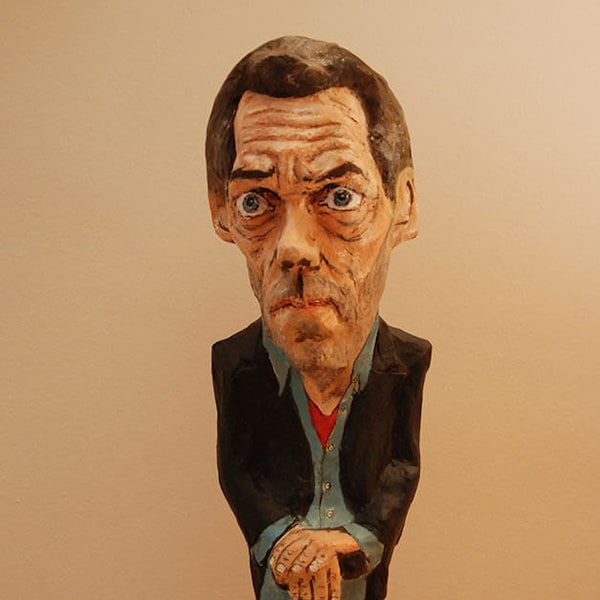 Dr. House Skulptur, Hugh Laurie, Handgemachte Pappmaché Figur