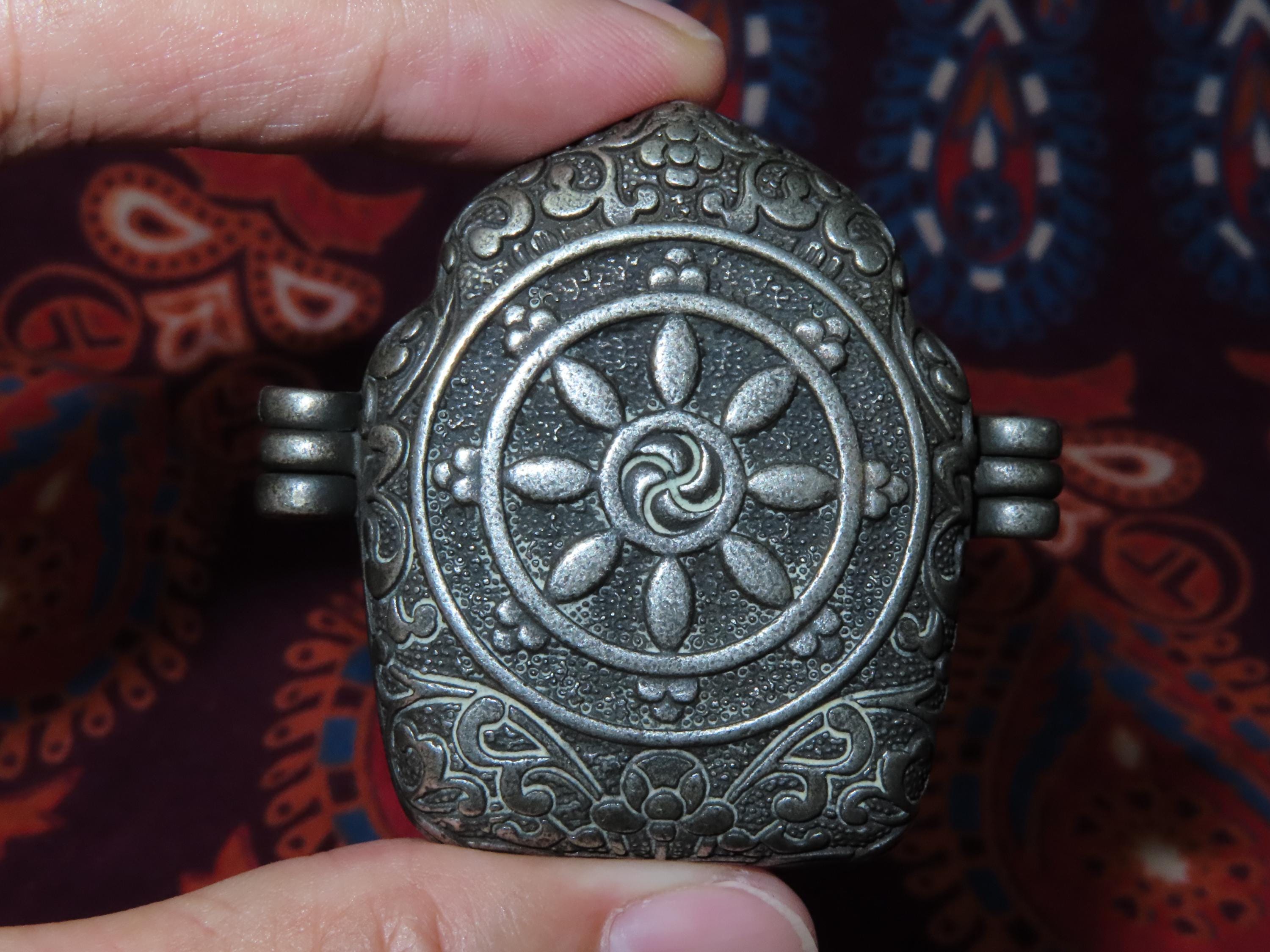 ネパール チベット仏教 白銅製 宝瓶 シンボル ガウ ボックス