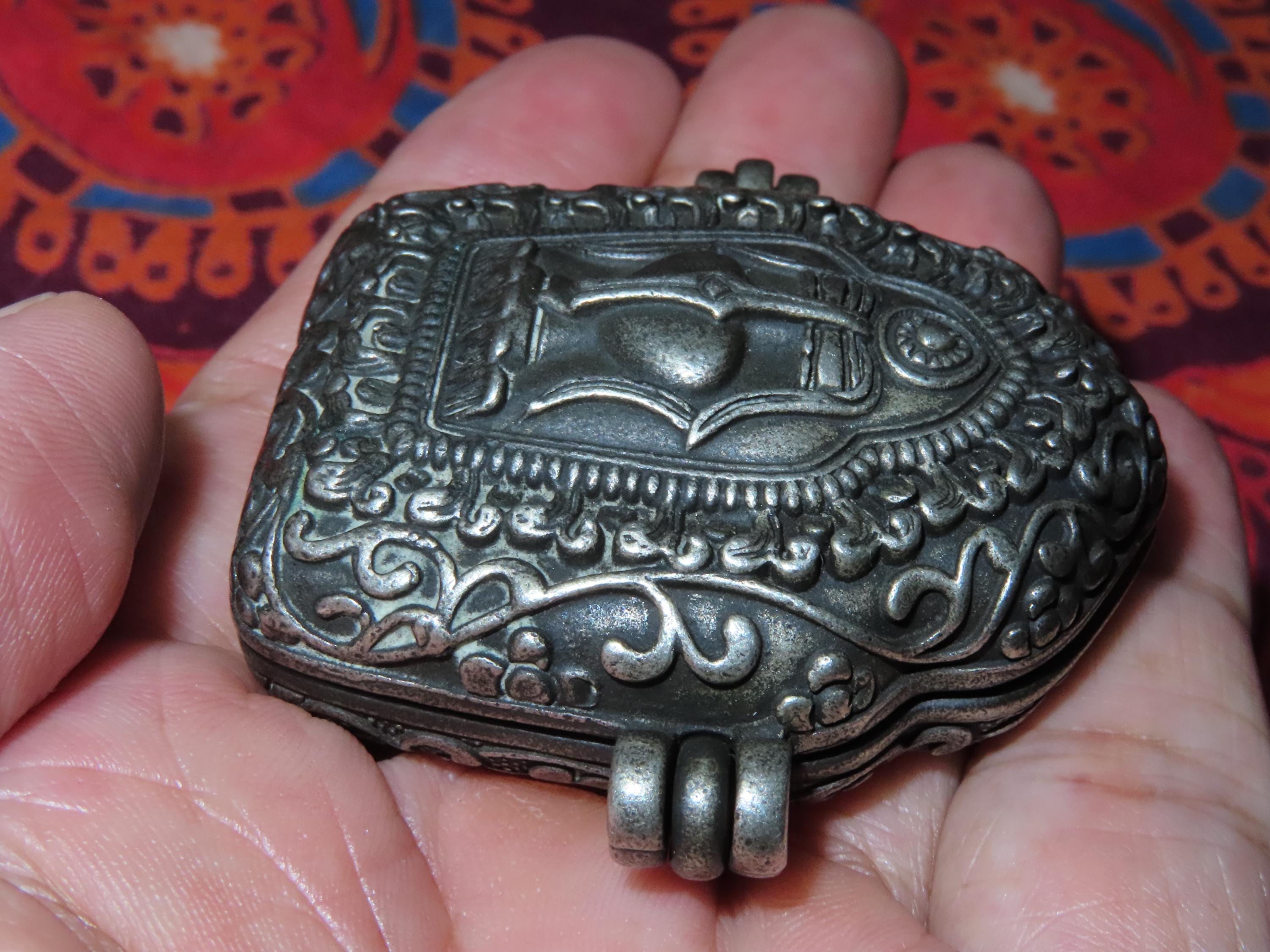 ネパール チベット仏教 白銅製 宝瓶 シンボル ガウ ボックス