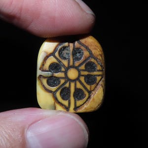 Nepal Tibete Budista Esculpido em Osso de Iaque Duplo Dorje Talismã Ornamento Pingente (s3)