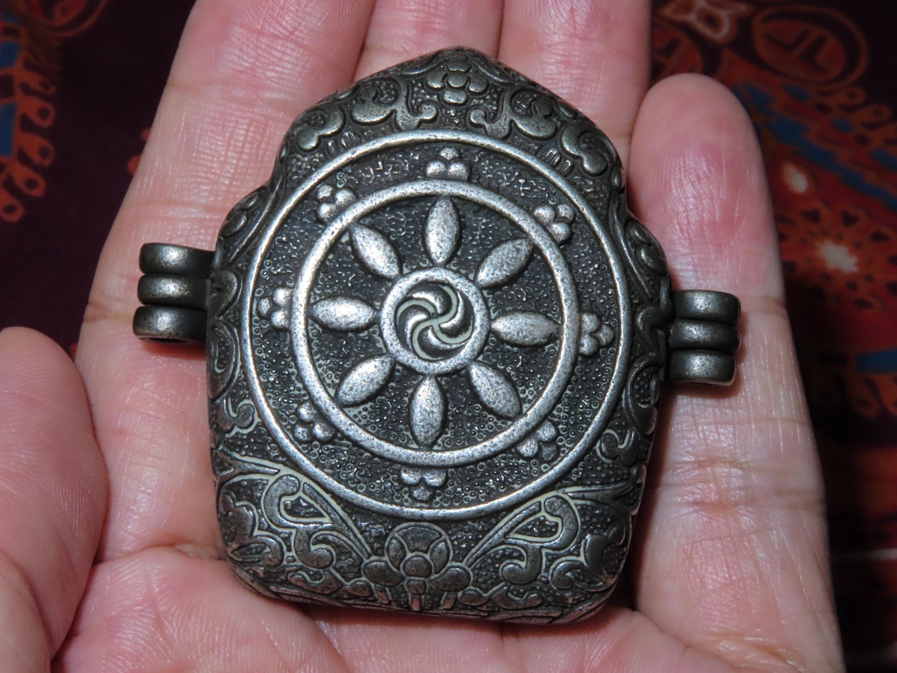 ネパール チベット仏教 白銅製 宝瓶 シンボル ガウ ボックス