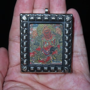 Exquisite Nepal Tibet Buddhist Yellow Jambhala Silver Plated Talisman Ghau Box Pendant (e1)
