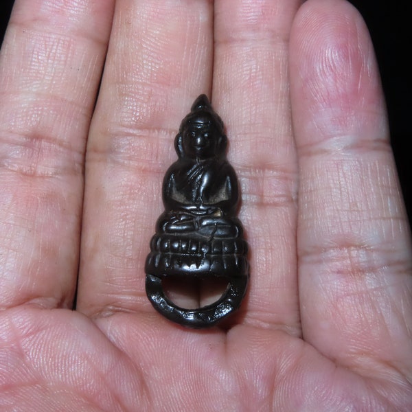 Statue d'amulette miniature de Bouddha assis en bronze thaïlandais khmer bouddhiste (k7)