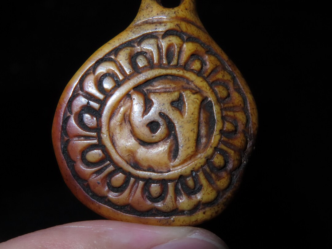 Nepal Tibet Tantric Buddhist Carved Kapala Bone OM Symbol Talisman ...