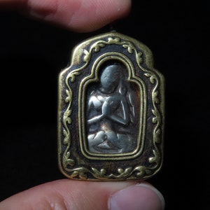 Nepal Tibet Buddhist Copper Four-Armed Chenrezig Mini Shrine Ghau Box Pendant (e2)