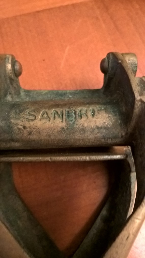 Sanbri - Ancienne bouchonneuse pour bouteilles de vin