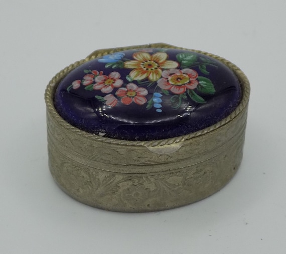 Pilulier ancien dans objets du xxe siècle et récents Pilulier ancien dans objets du xxe siècle et récents
